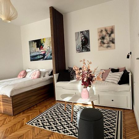 Balconia Sunny Apartment In Centre Of Belgrad Exterior foto