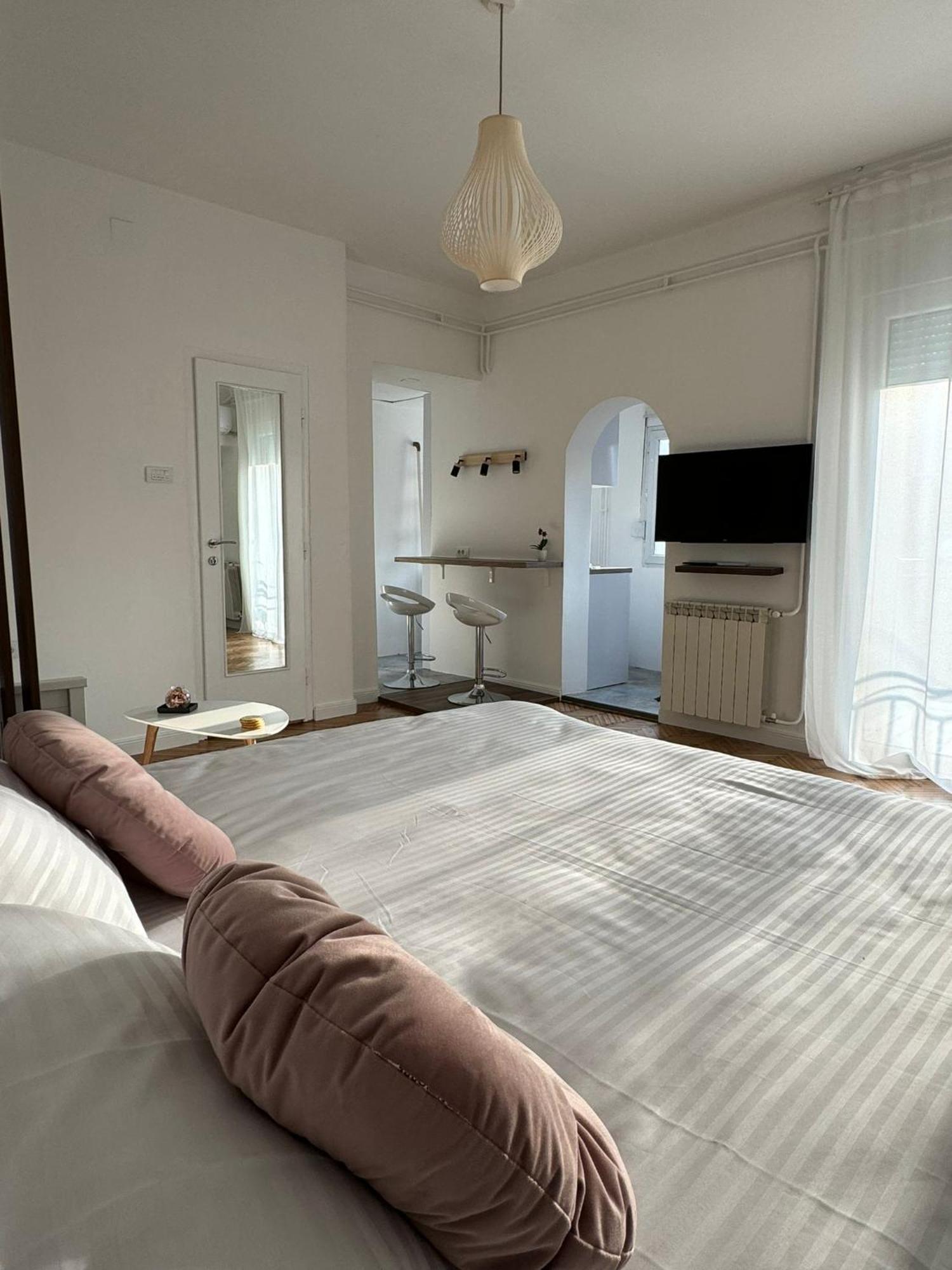 Balconia Sunny Apartment In Centre Of Belgrad Exterior foto